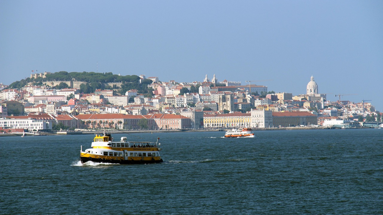 lisbon boat tours history
