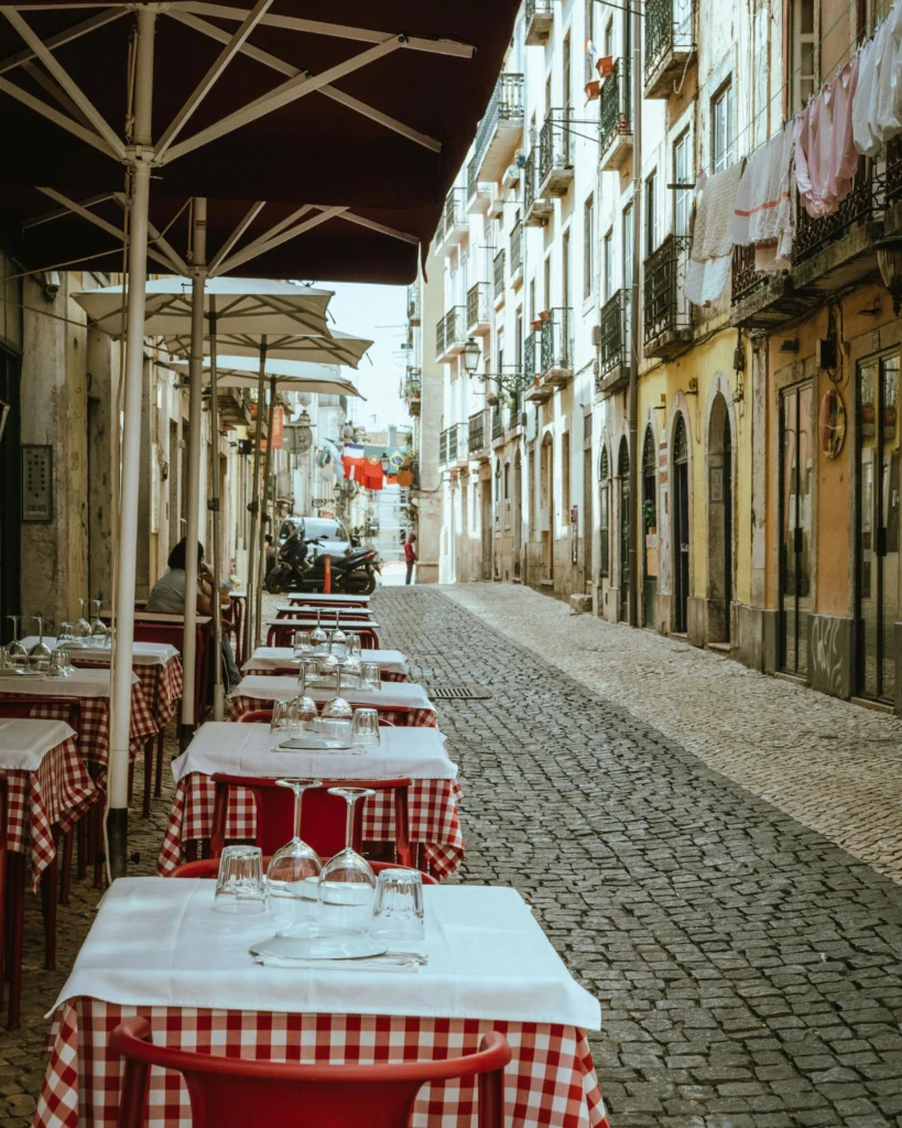lisbon nightlife tours safe